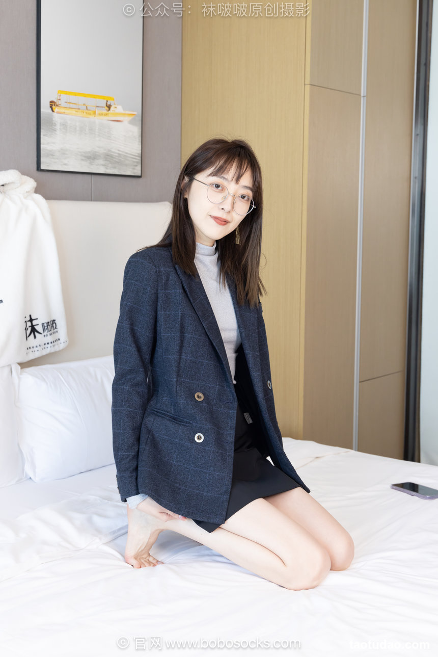 BoBoSocks袜啵啵 No.709 稚予-平底鞋、厚灰丝、裸足、ol制服 [156P1V-6.12GB]