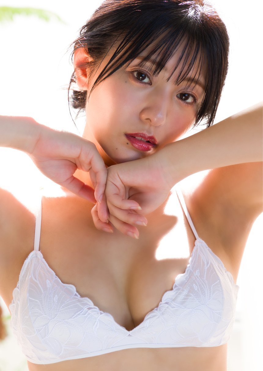 白戸ゆめの写真集「夏色ヴァカンス」