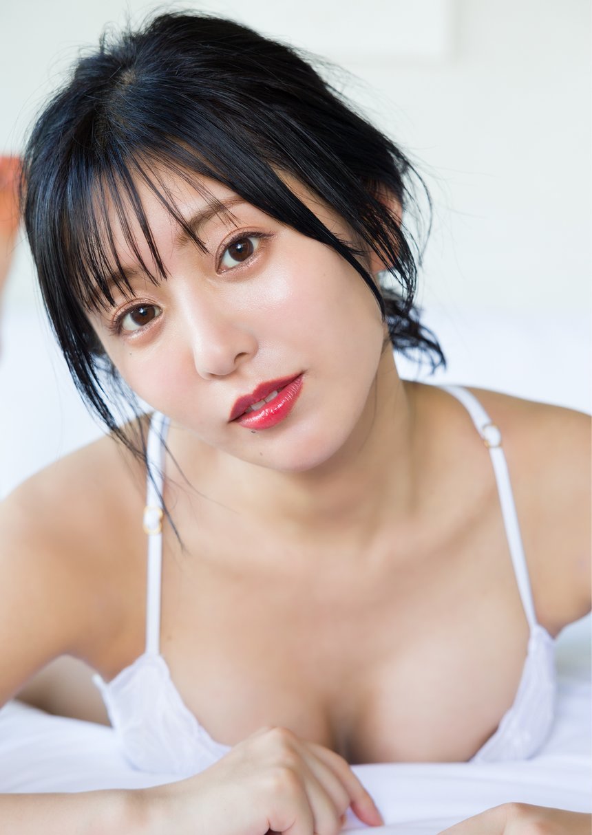 白戸ゆめの写真集「夏色ヴァカンス」