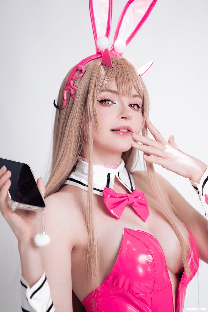 Peach milky –  Viper Bunny Suit (NIKKE)
