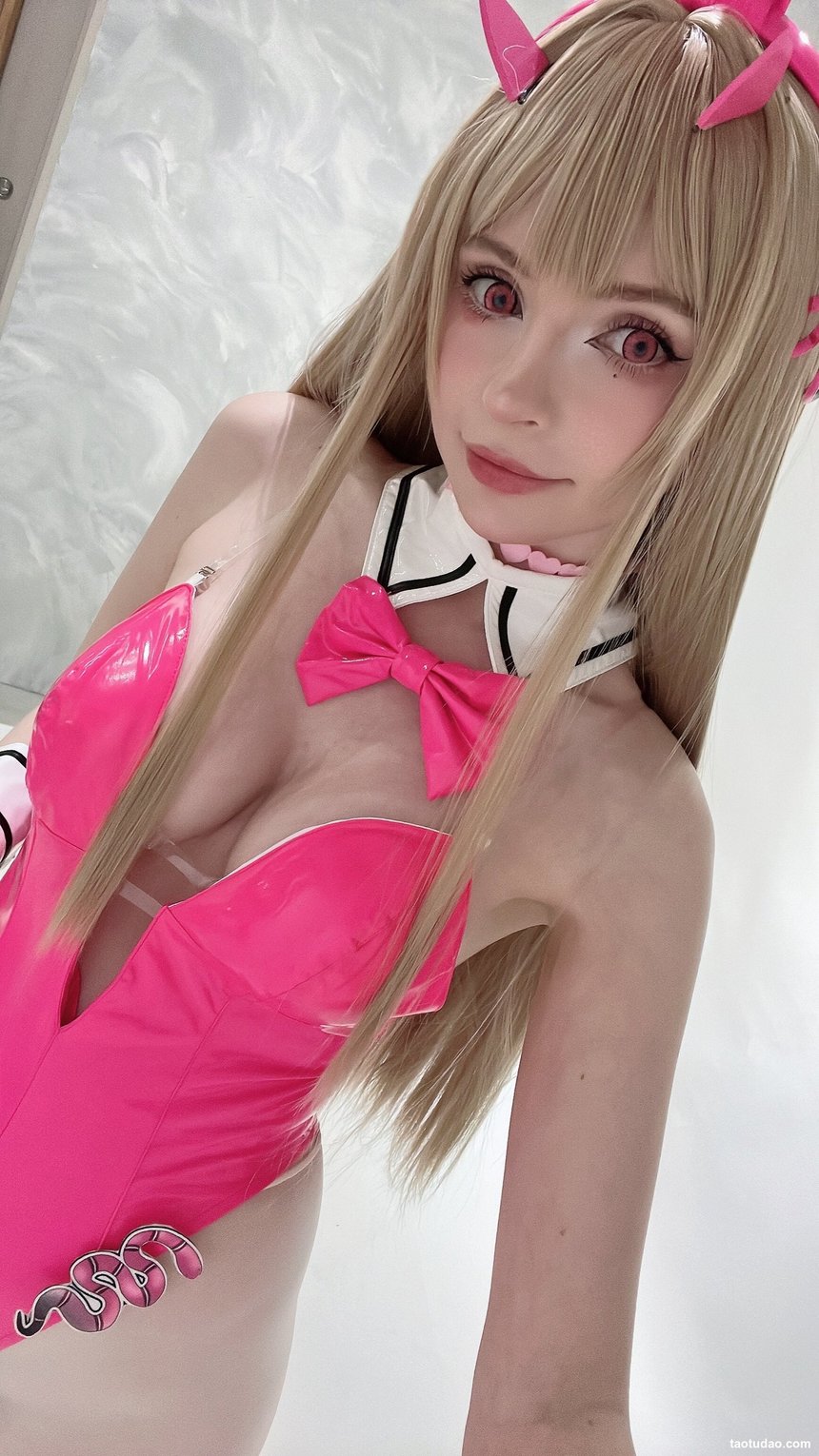 Peach milky –  Viper Bunny Suit (NIKKE)