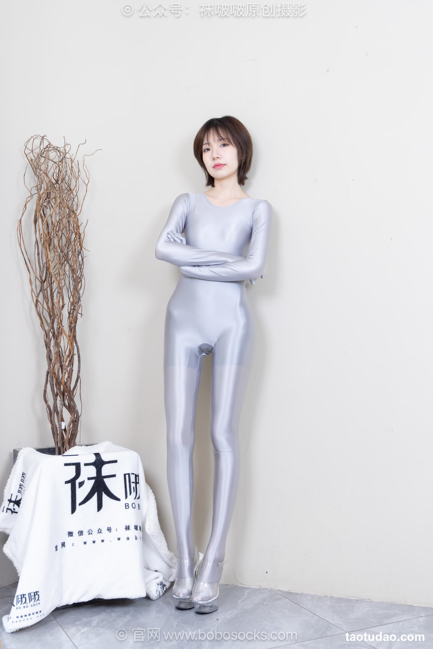 BoBoSocks袜啵啵 No.718 小甜豆-高跟凉鞋、银色连体衣 [190P1V-5.85GB]