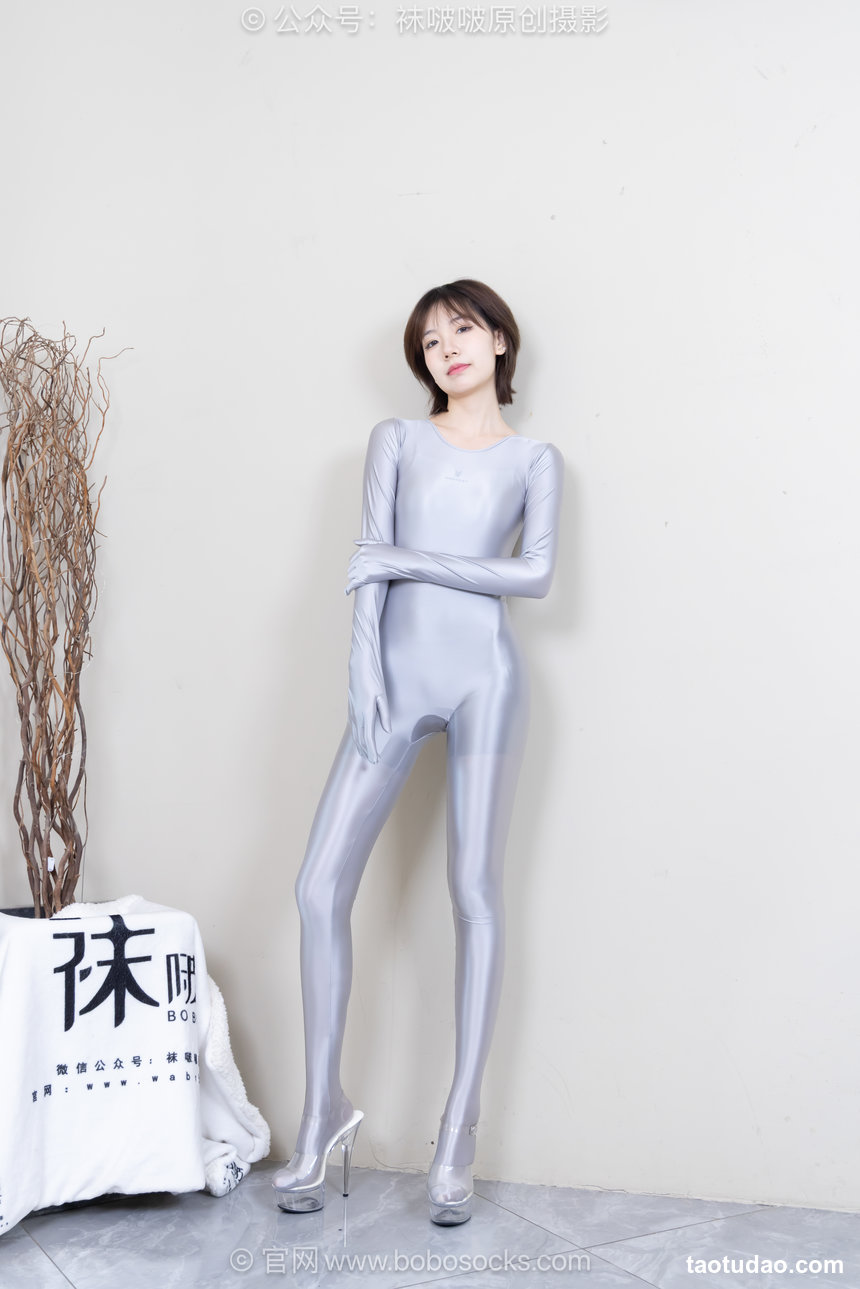 BoBoSocks袜啵啵 No.718 小甜豆-高跟凉鞋、银色连体衣 [190P1V-5.85GB]