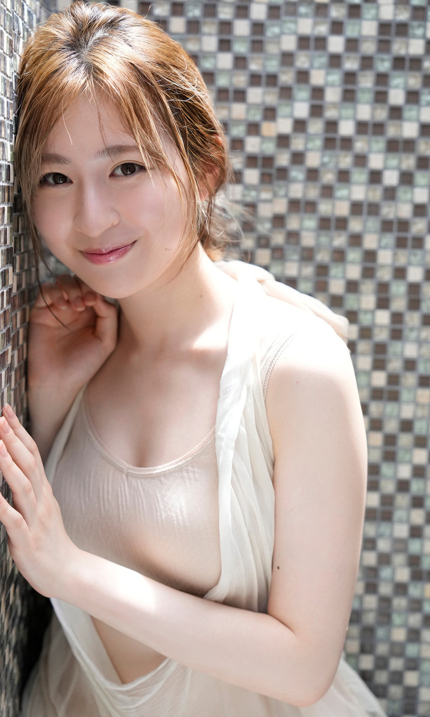 宮部のぞみ写真集「新ヒロインにひと目惚れ」