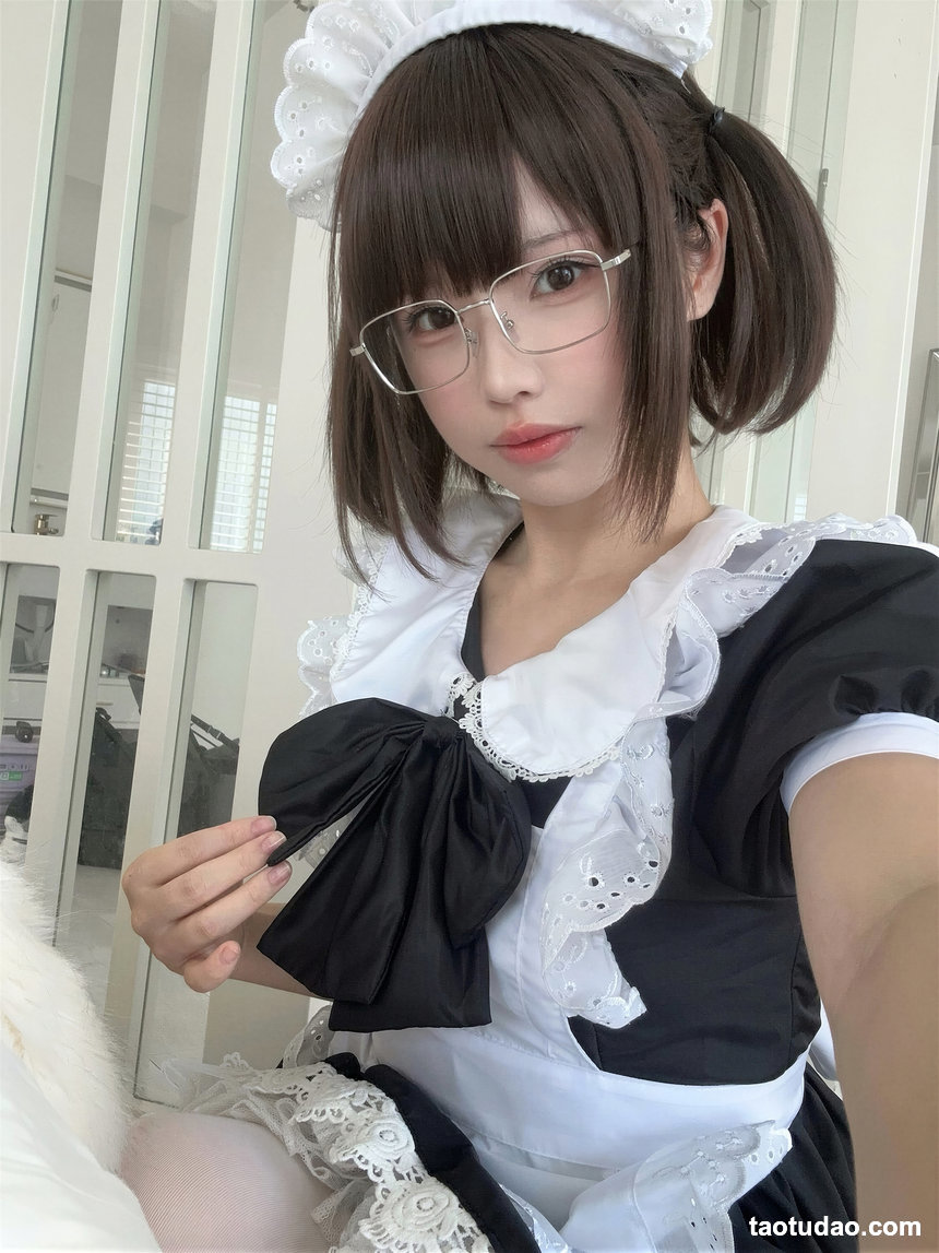 轩萧学姐 – &十万珍吱伏特 双人女仆