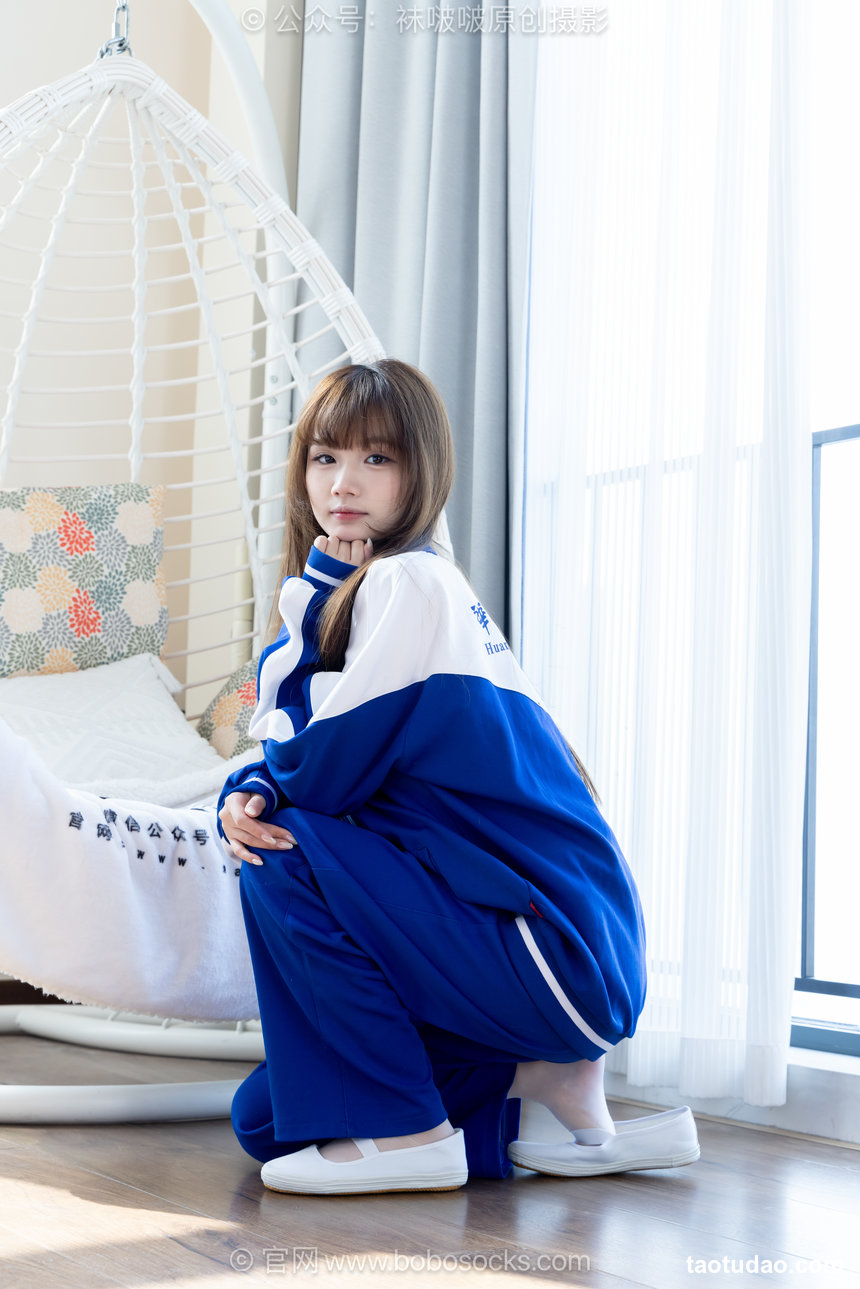 BoBoSocks袜啵啵 No.724 甜甜圈-白布鞋、薄白丝、裸足 [151P1V-6.19GB]