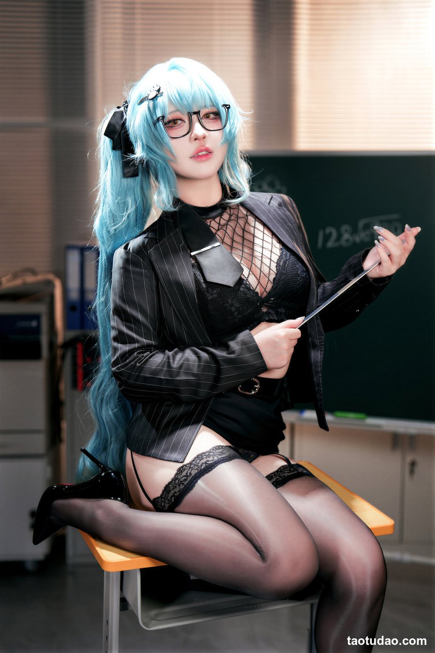 半半子 – NO.110 Nikke胜利女神 普丽瓦蒂