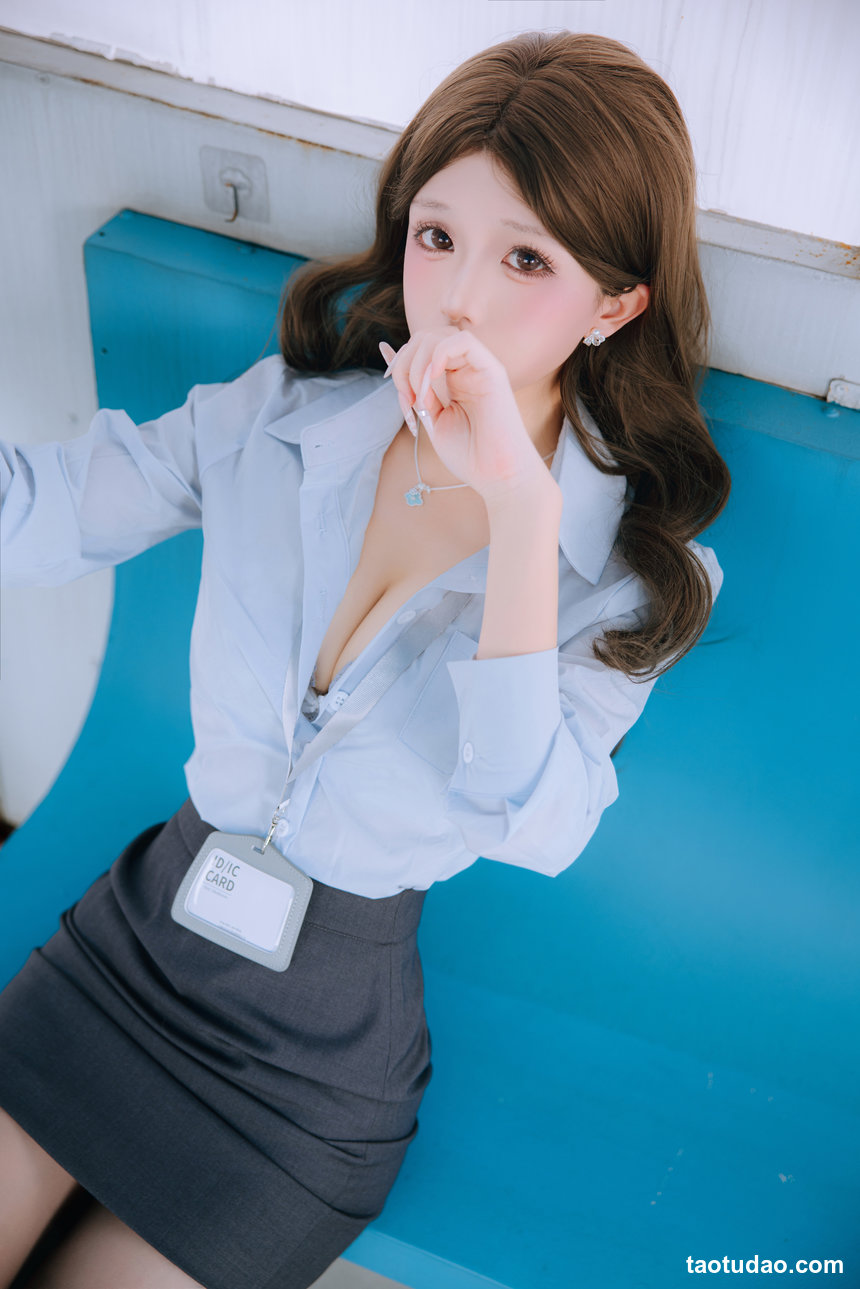 日奈娇 – NO.255 电车上班族
