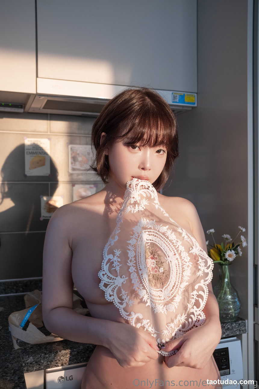 Kang Inkyung – white sweater