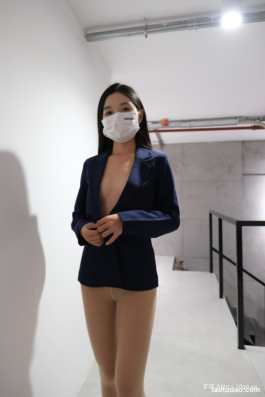 [ROSI口罩系列]2026.04.03 NO.3582[70+1P／175MB]