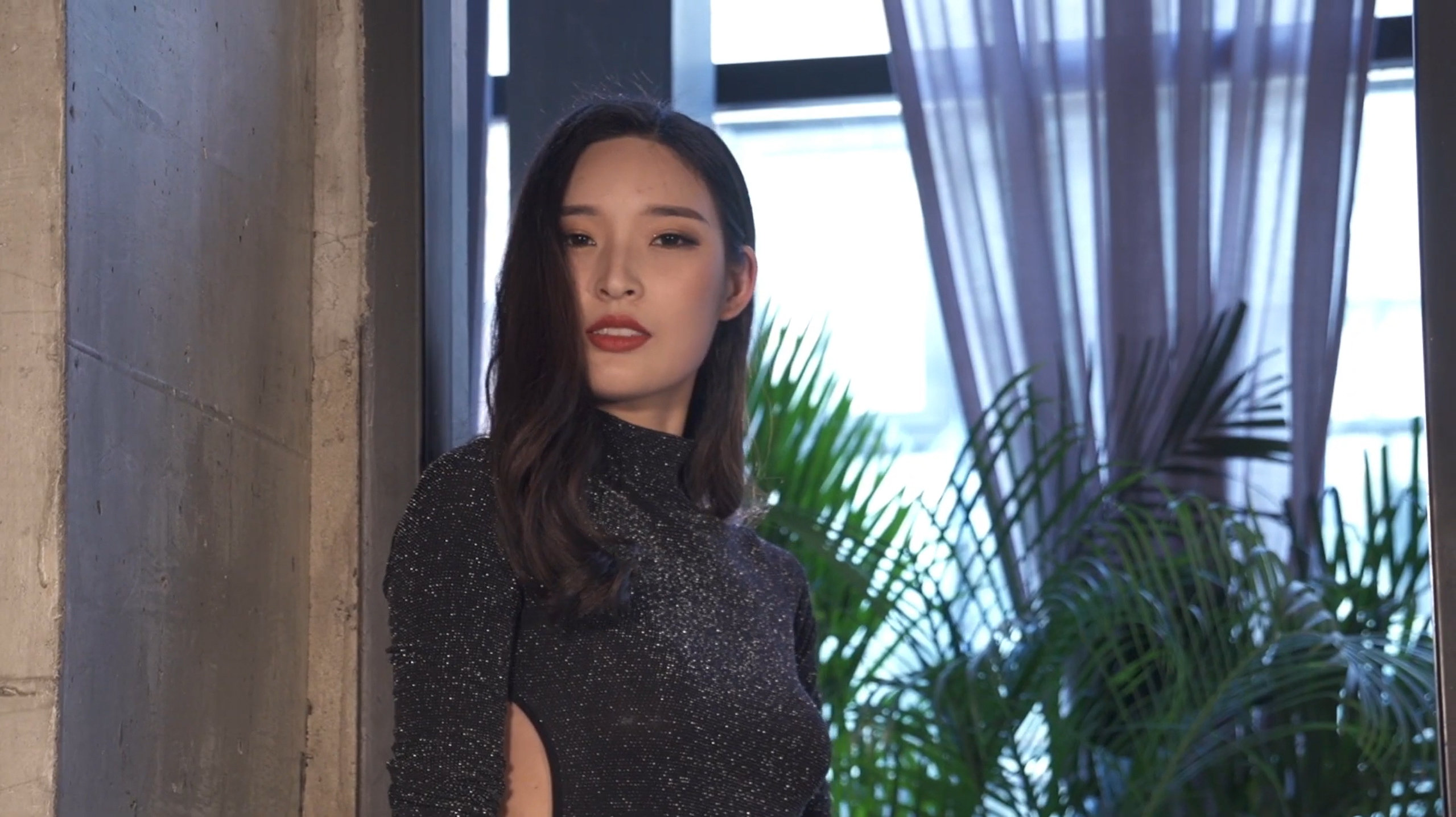 [ligui丽柜] HD视频 2024.12.31 香肩酥背的美腿高跟鞋女孩[mp4-361M]