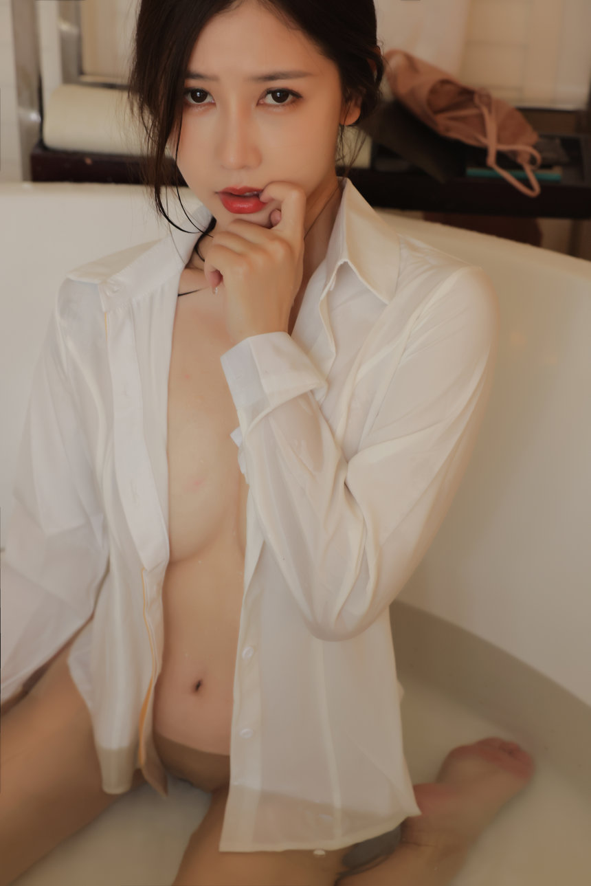 尹甜甜 《女管家》 原版写真