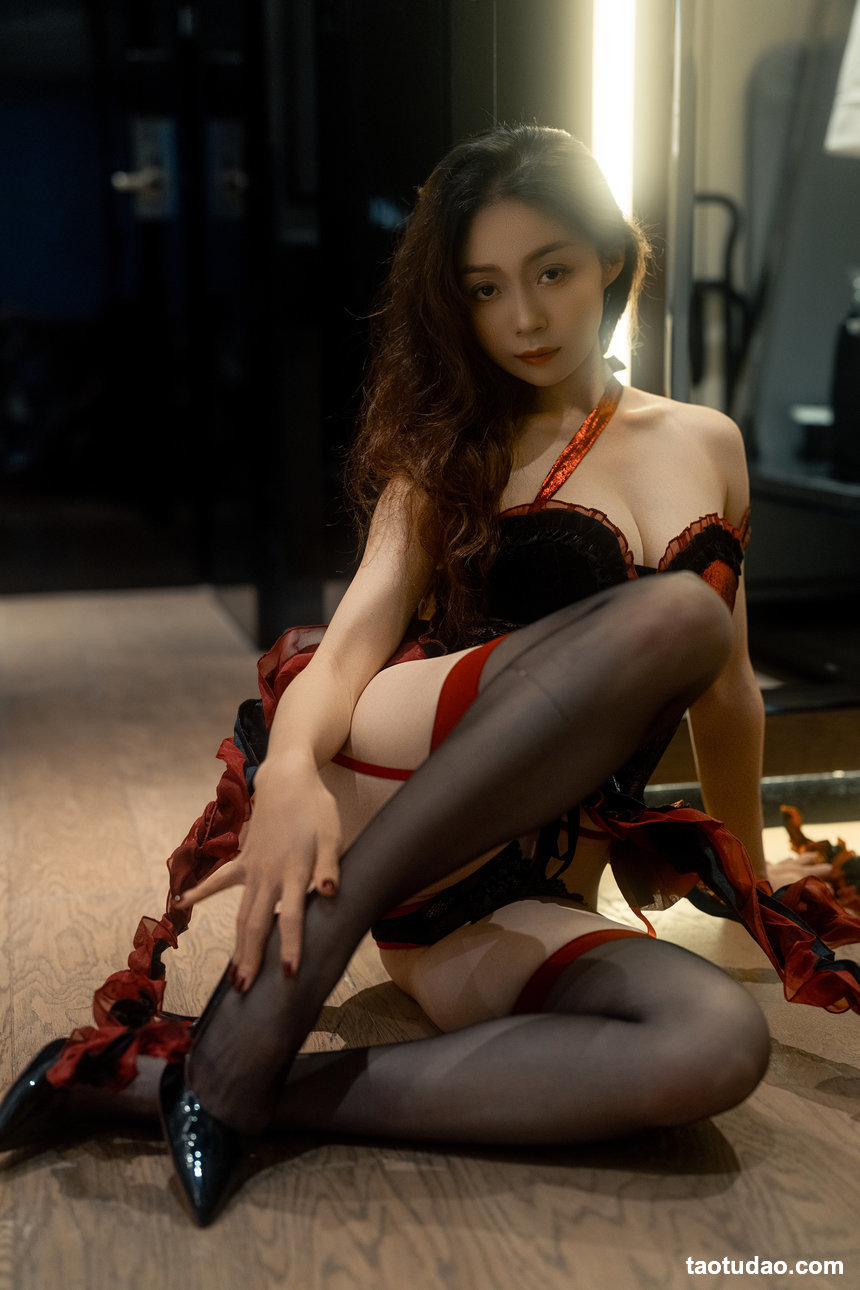 [铁手叫兽]-娜娜 红黑配