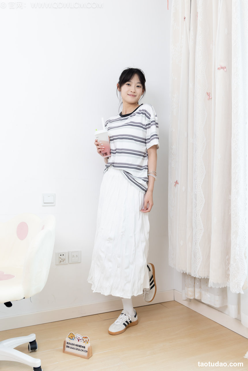 物恋传媒 No.2754 山奈-德训鞋、运动鞋、纯白棉袜、短肉丝、裸足 [210P1V-6.06GB]