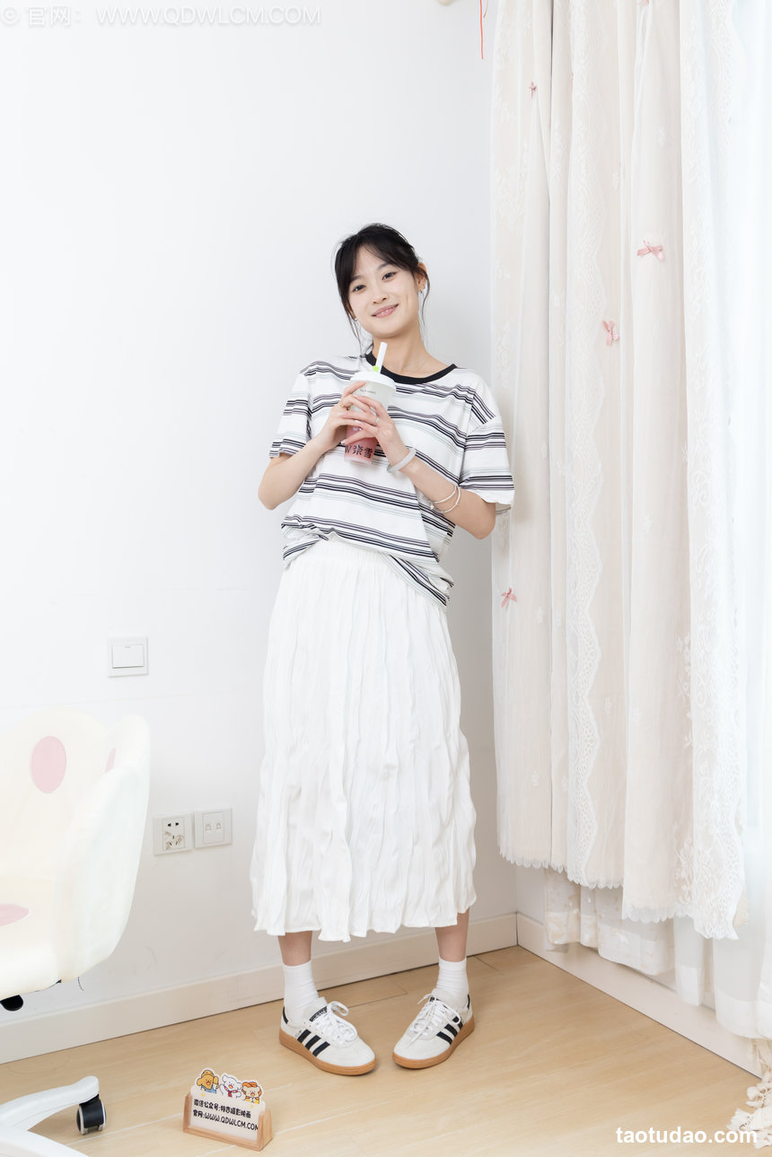 物恋传媒 No.2754 山奈-德训鞋、运动鞋、纯白棉袜、短肉丝、裸足 [210P1V-6.06GB]