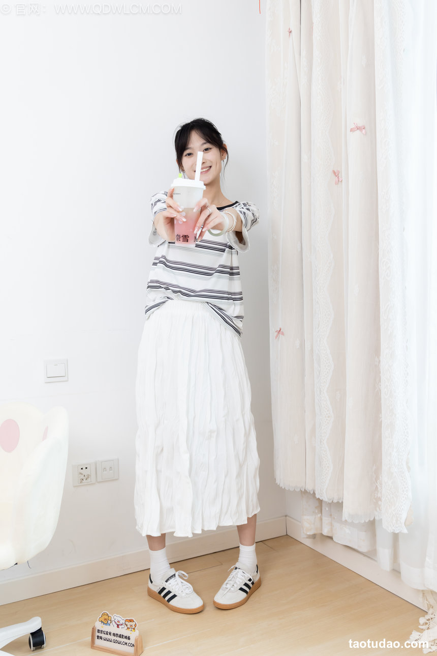 物恋传媒 No.2754 山奈-德训鞋、运动鞋、纯白棉袜、短肉丝、裸足 [210P1V-6.06GB]