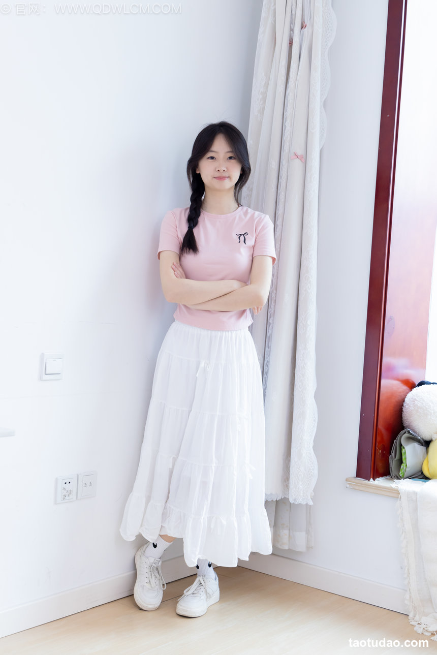 物恋传媒 No.2756 萌萌-板鞋、自然穿脏白棉袜、裸足 [162P1V-3.22GB]