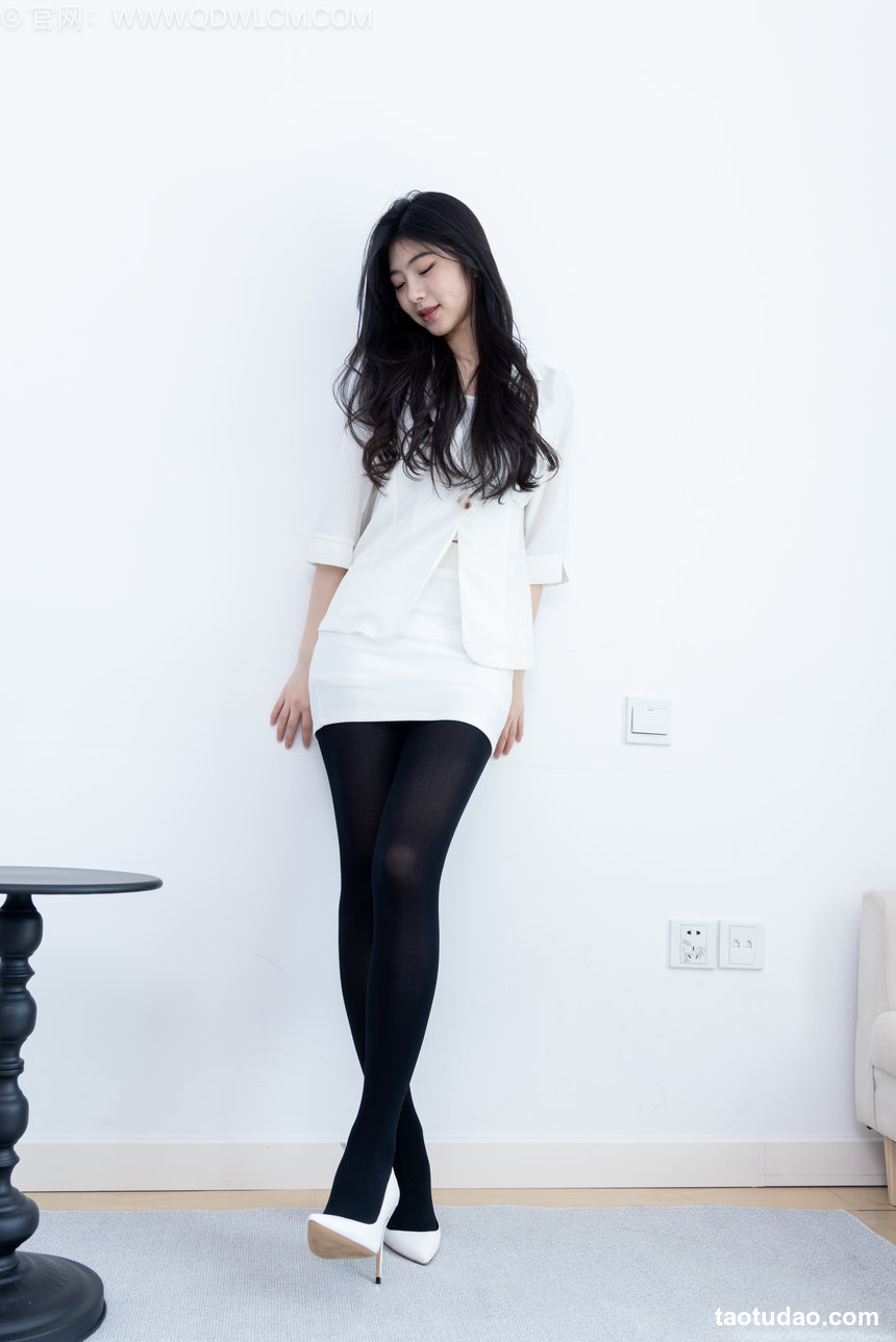 物恋传媒 No.2763 包包-高跟鞋、厚黑丝、ol制服 [163P1V-3.83GB]