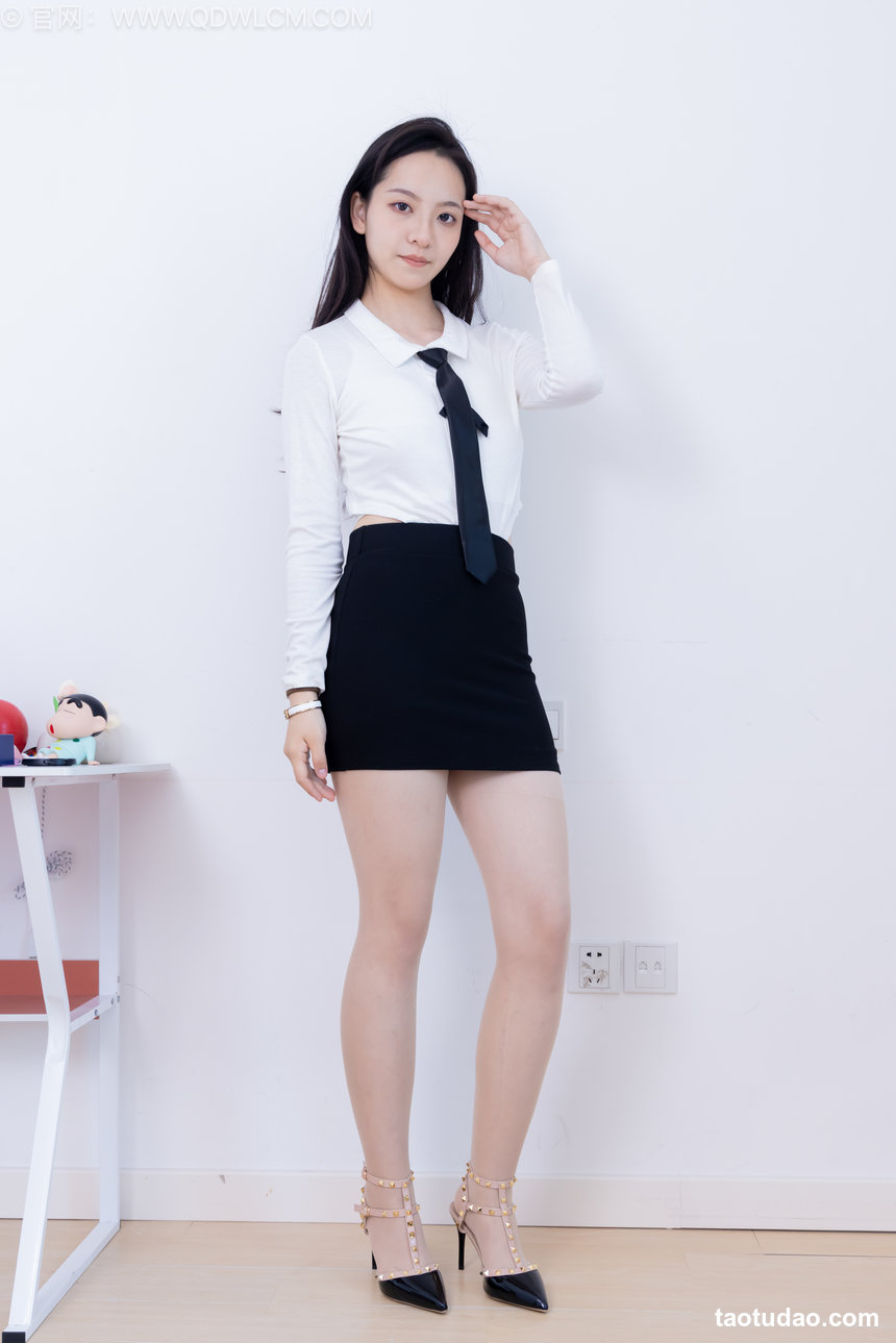 物恋传媒 No.2765 小泽-高跟鞋、薄肉丝、ol制服 [157P1V-3.16GB]