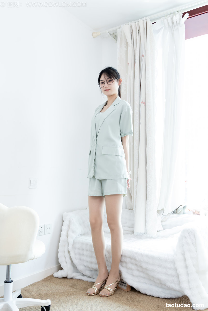 物恋传媒 No.2708 山奈-高跟凉鞋、薄肉丝、裸足 [159P1V-6.43GB]