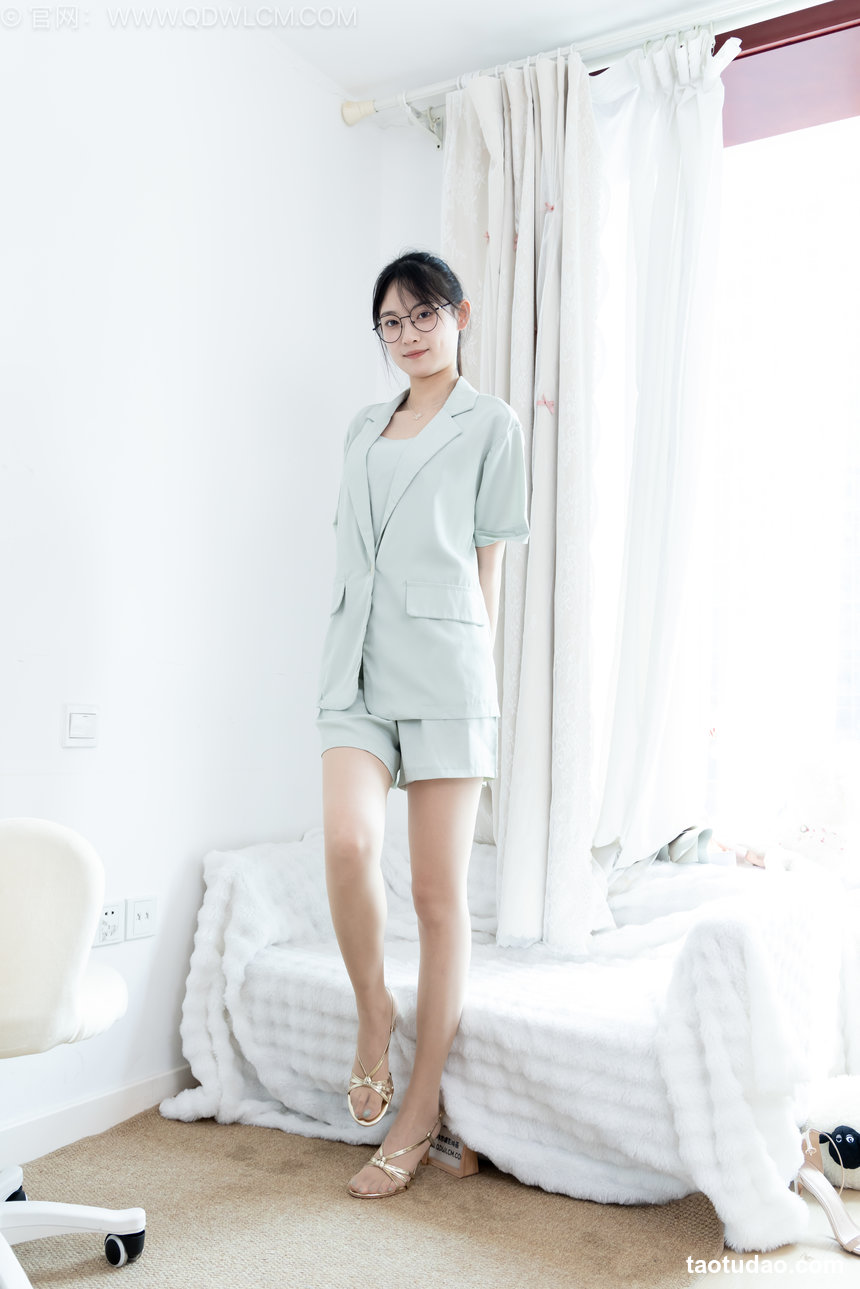 物恋传媒 No.2708 山奈-高跟凉鞋、薄肉丝、裸足 [159P1V-6.43GB]