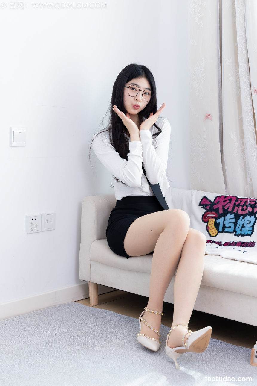 物恋传媒 No.2773 包包-高跟鞋、薄肉丝、ol制服 [154P1V-3.24GB]