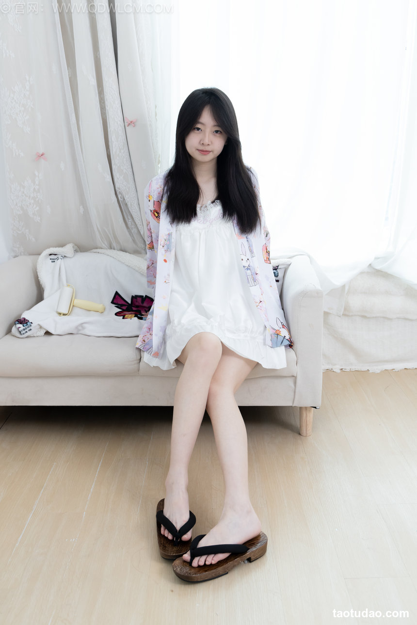 物恋传媒 No.2715 萌萌-木屐、薄黑丝、纯白棉袜 [197P1V-5.64GB]