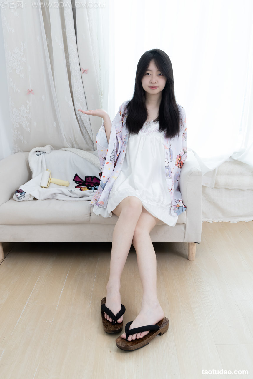 物恋传媒 No.2715 萌萌-木屐、薄黑丝、纯白棉袜 [197P1V-5.64GB]