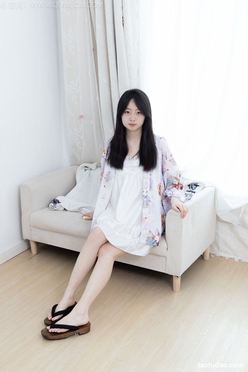 物恋传媒 No.2715 萌萌-木屐、薄黑丝、纯白棉袜 [197P1V-5.64GB]