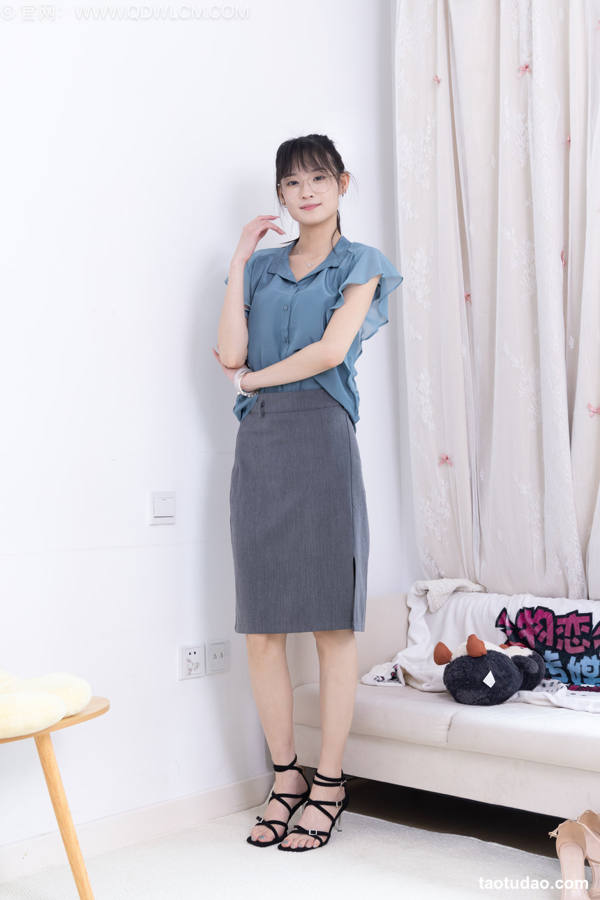 物恋传媒 No.2725 山奈-高跟凉鞋、薄肉丝、裸足 [164P1V-5.92GB]