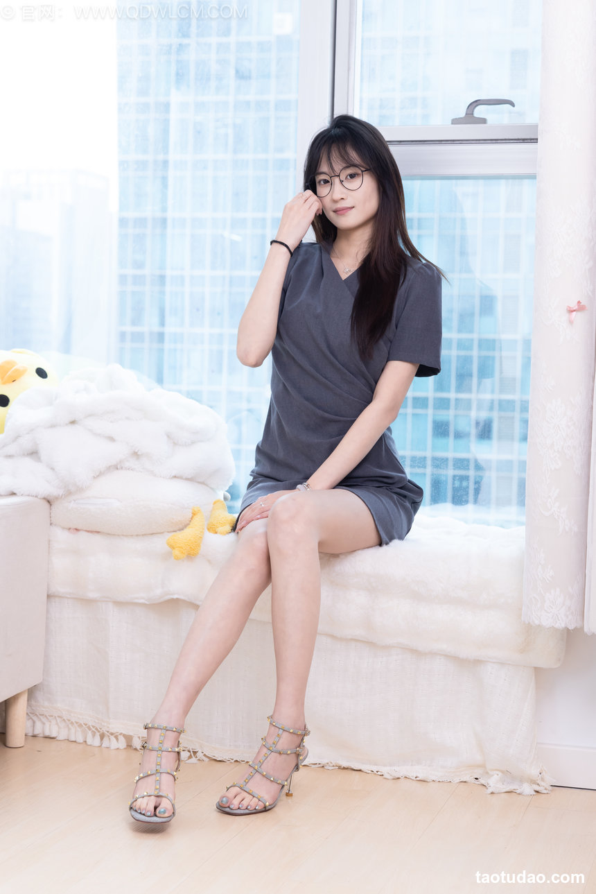 物恋传媒 No.2733 山奈-三双高跟凉鞋、薄肉丝、裸足 [182P1V-6.16GB]