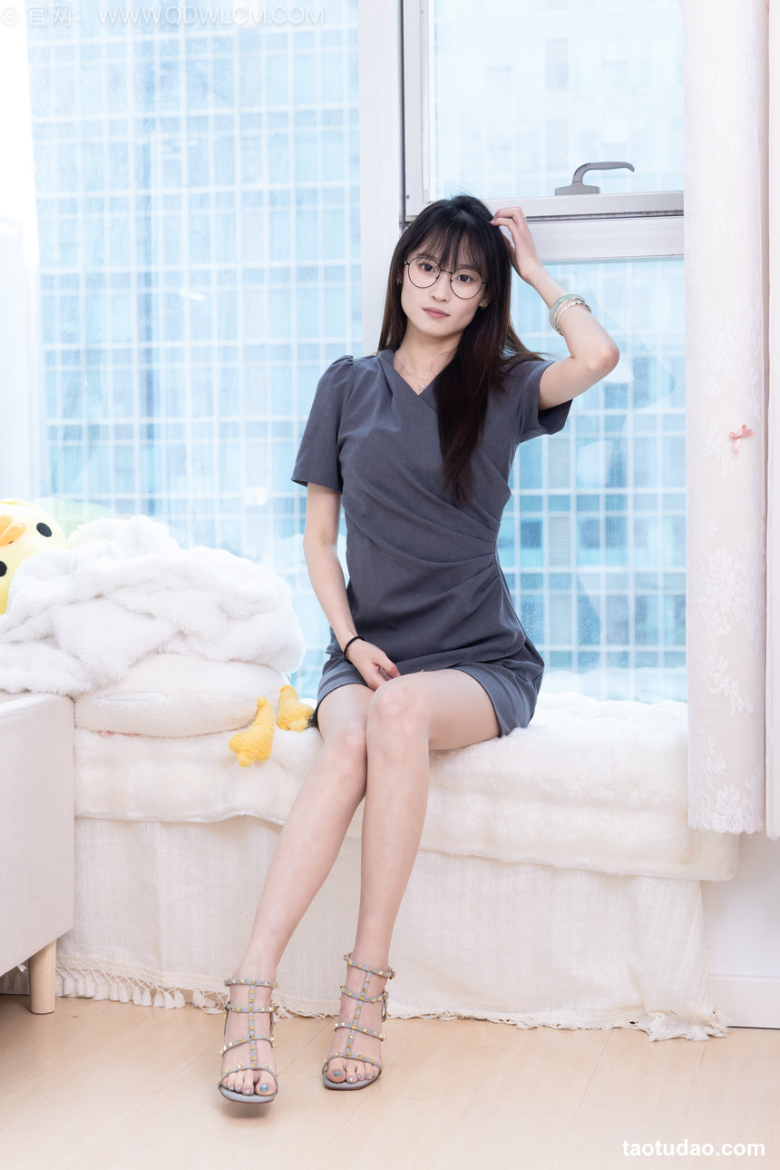 物恋传媒 No.2733 山奈-三双高跟凉鞋、薄肉丝、裸足 [182P1V-6.16GB]
