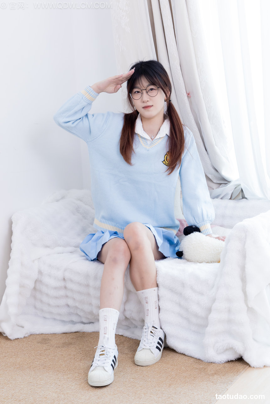 物恋传媒 No.2737 雪芽-板鞋、白棉袜、裸足、jk制服 [155P1V-3.44GB]