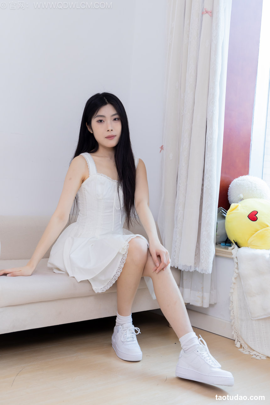 物恋传媒 No.2739 美式-板鞋、纯白棉袜、裸足 [155P1V-3.23GB]