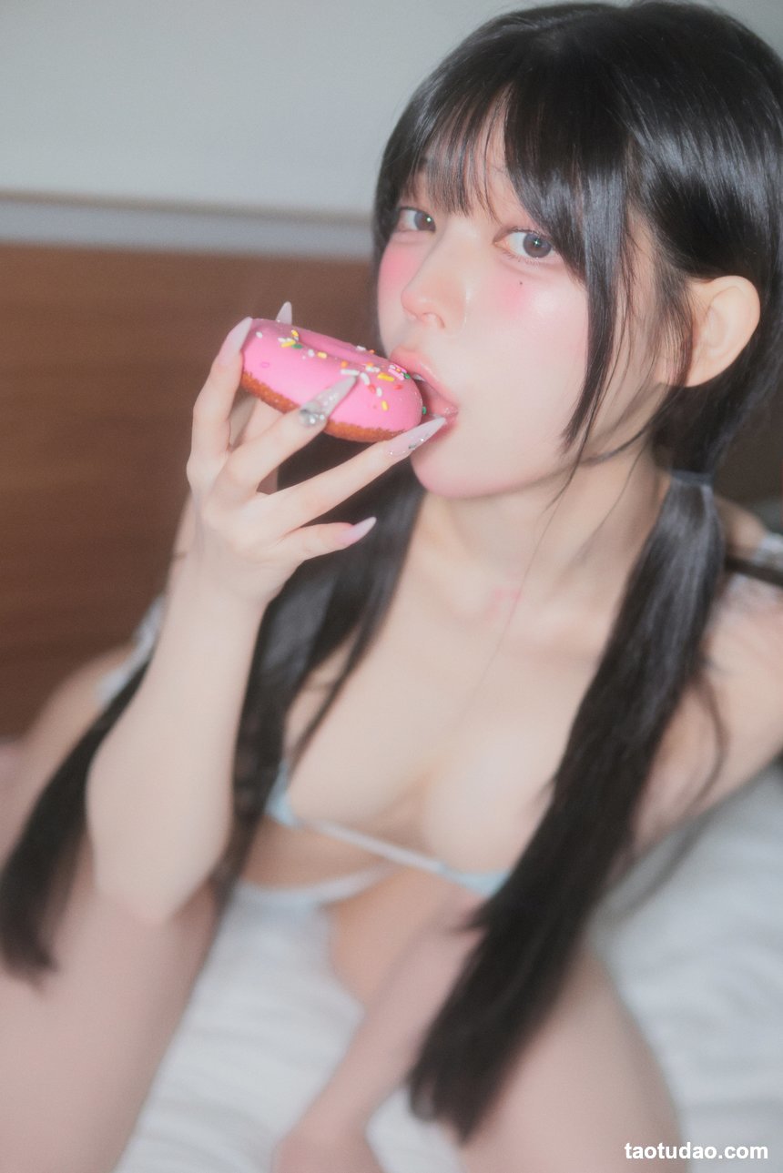 Yudi - Donuts & Milk Chocolate