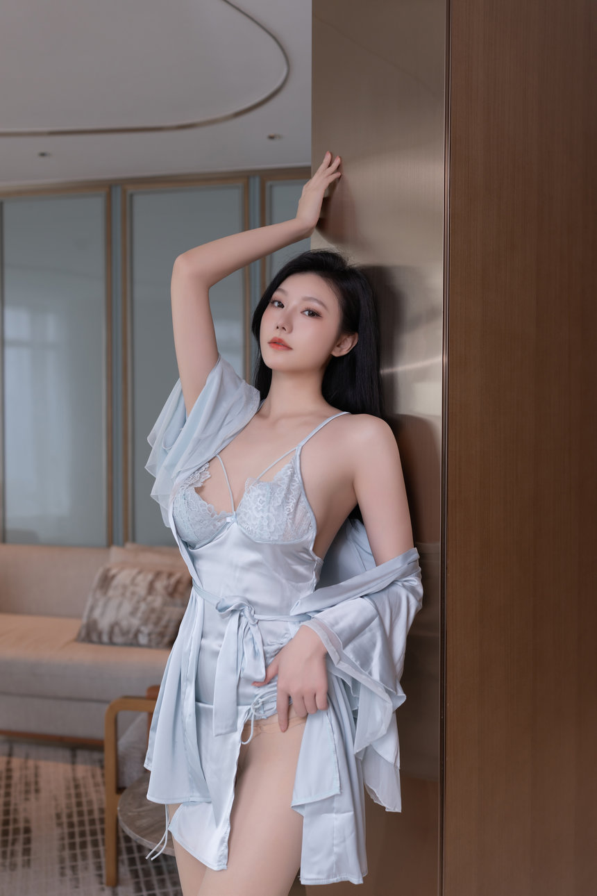 安然anran《性感冰丝睡衣》原版写真
