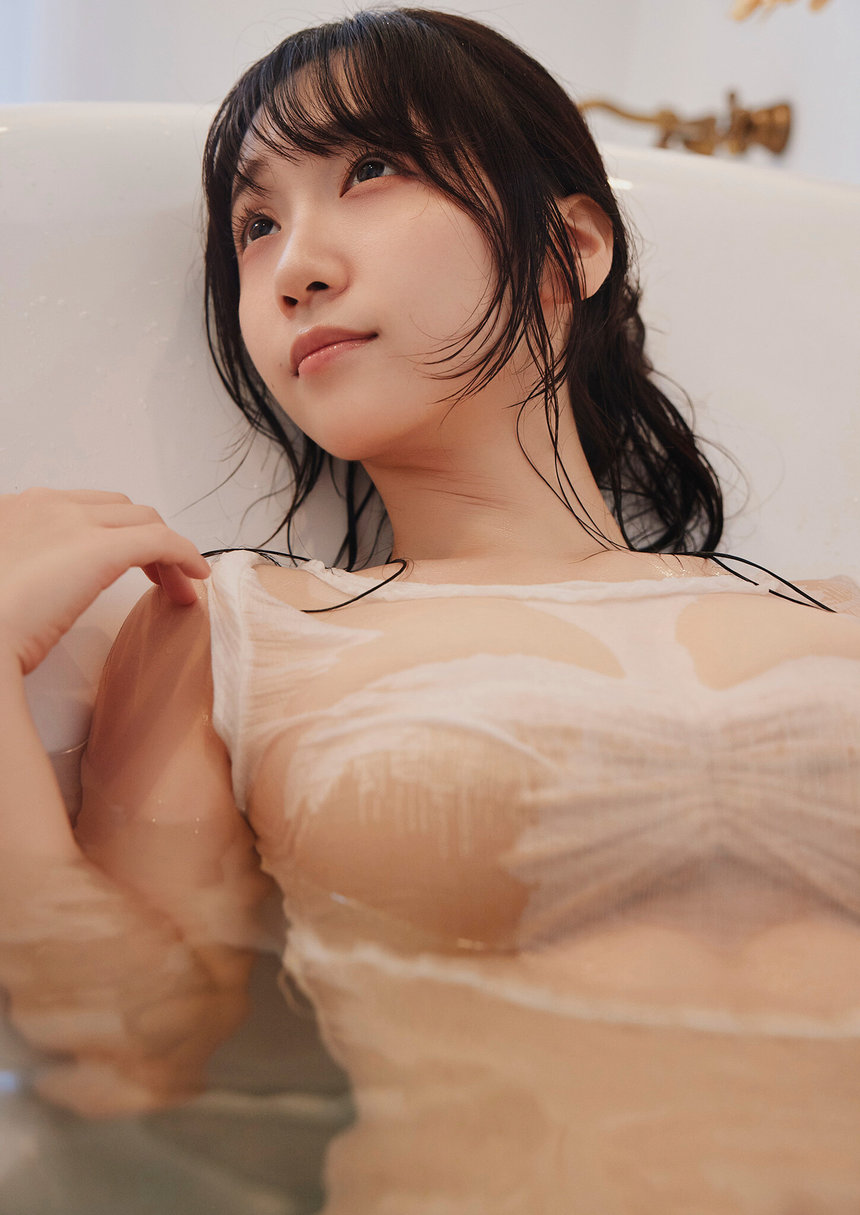伊织萌写真集「風待ち時間」