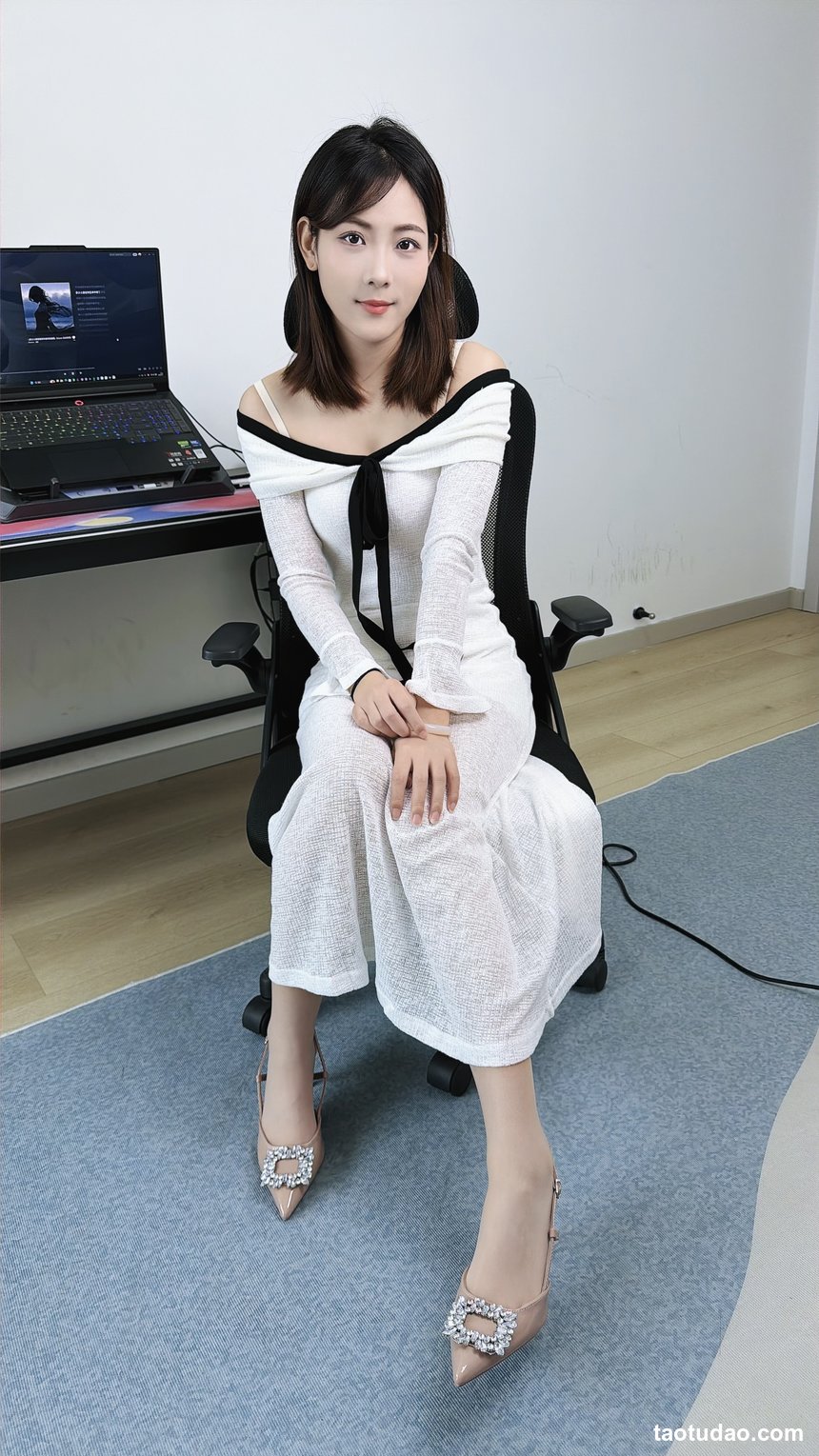 丝韵摄影 NO.3407 布丁 轻熟风浅灰吊带缎面连衣裙