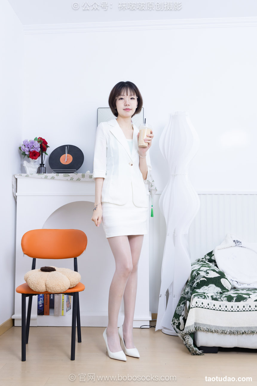 121.BoBoSocks袜啵啵 No.763 小甜豆-高跟鞋、油亮薄白丝、ol制服 [141P1V-5.28GB]