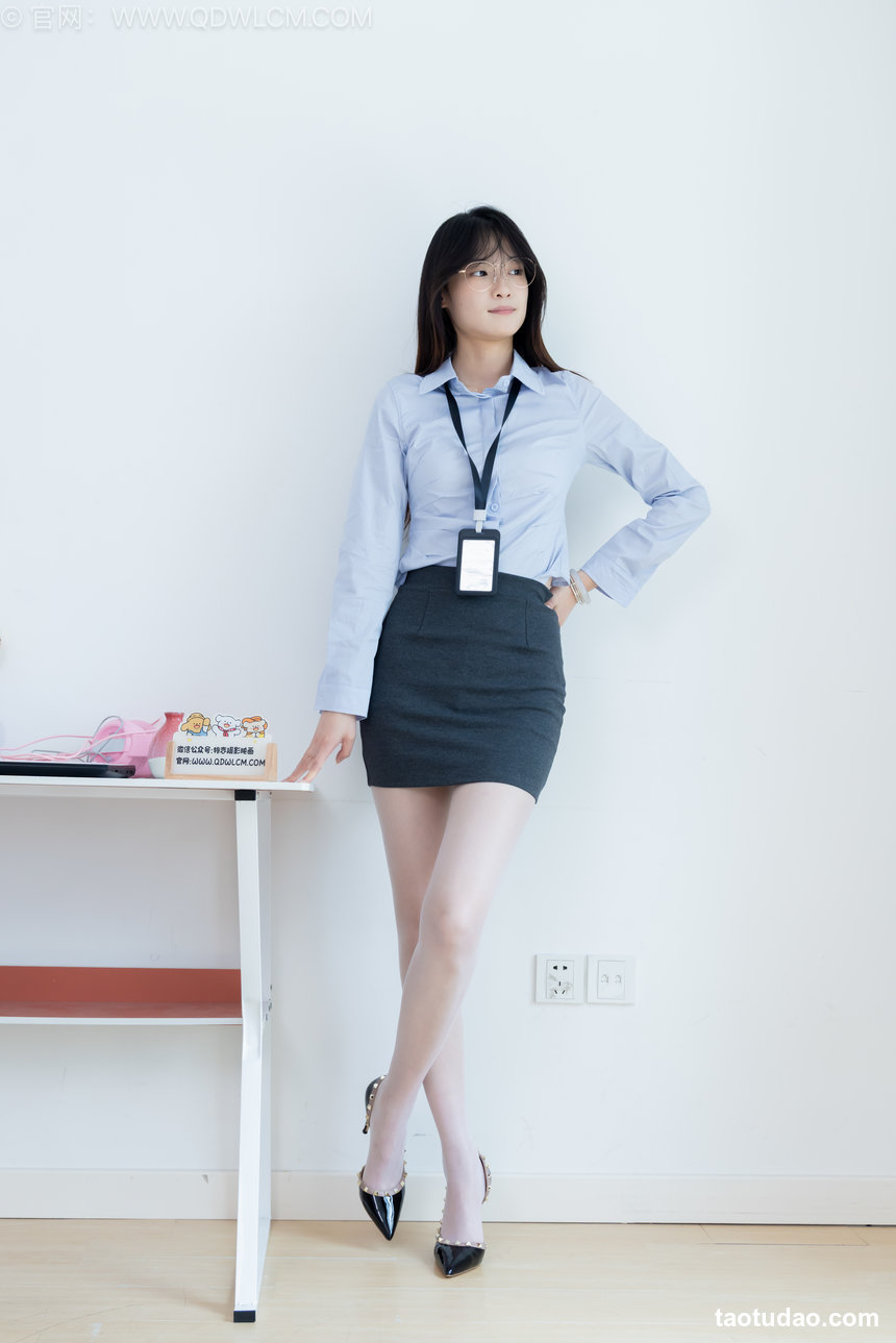 物恋传媒 No.2792 山奈-高跟鞋、油亮薄白丝、ol制服 [171P1V-3.41GB]