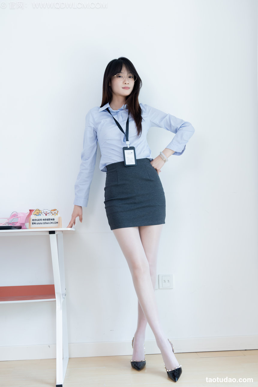 物恋传媒 No.2792 山奈-高跟鞋、油亮薄白丝、ol制服 [171P1V-3.41GB]