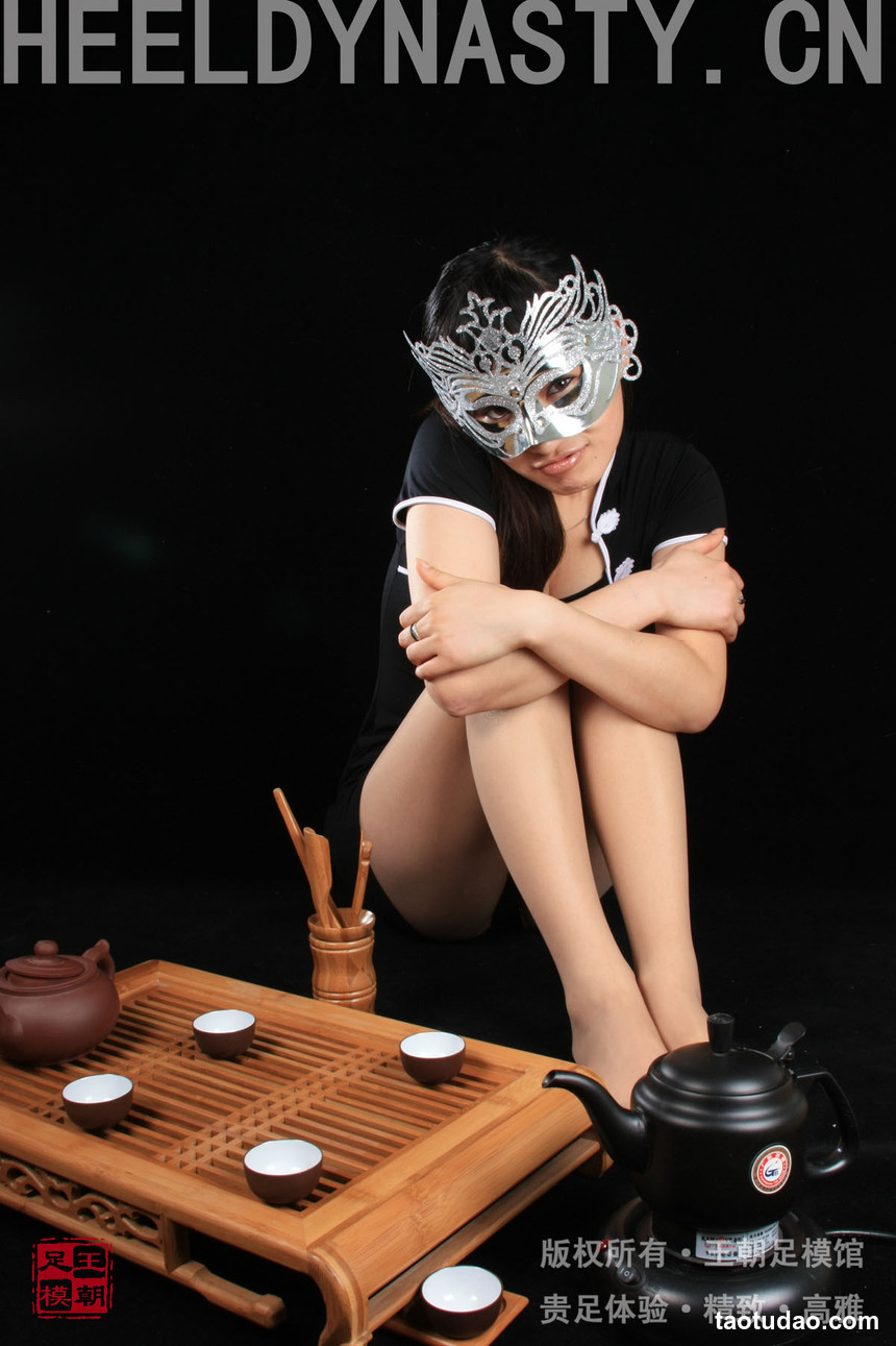 [王朝贵足]0034 室内套图 宣萱黑色绣花旗袍肉色丝袜精致茶道系列B[35P／16MB]