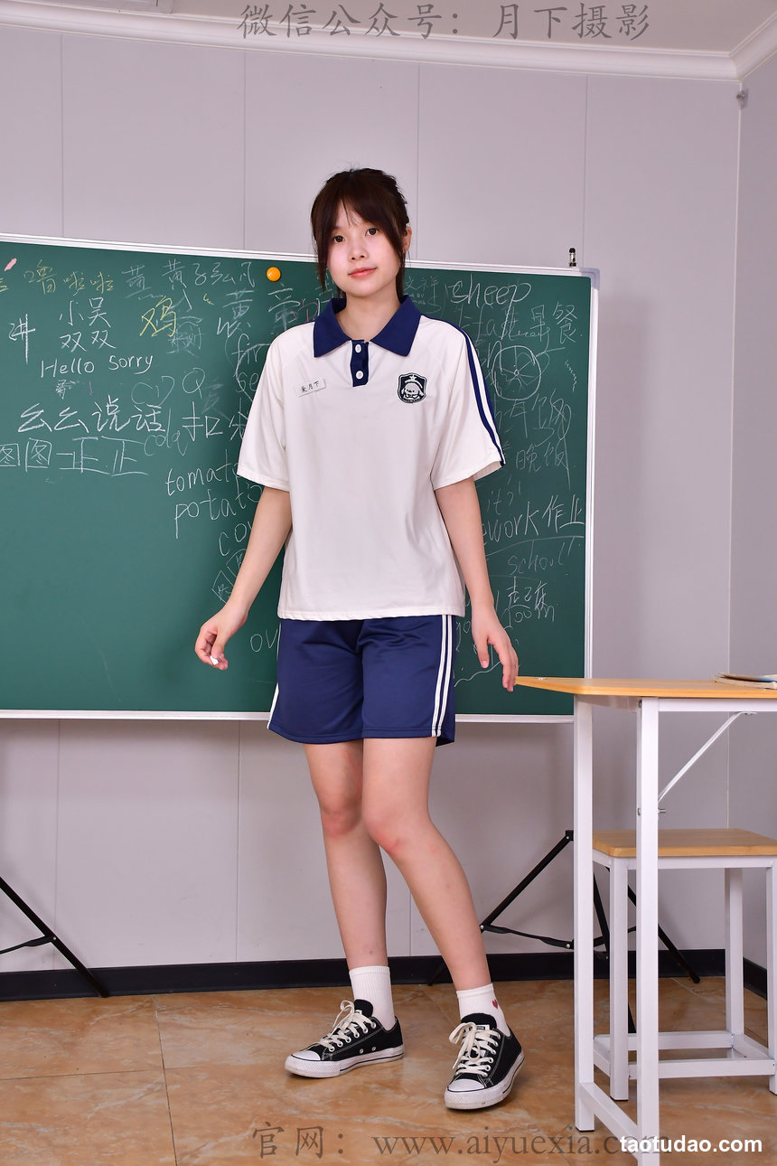 爱月下 NO.820 兔兔【教室青韶】蓝白校服伴书香，鞋袜藏满校园青涩时光
